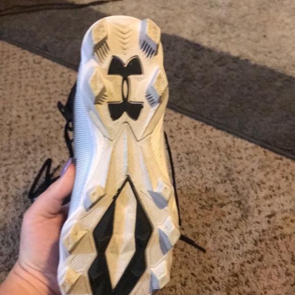 Boys under amour cleats - Picture 4 of 7